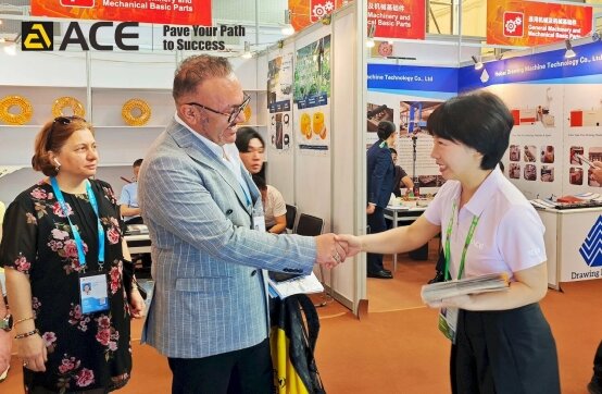 On the day following their negotiations at the Canton Fair, Turkish clients immediately visited the ACE Group asphalt plant factory for an on-site inspection.