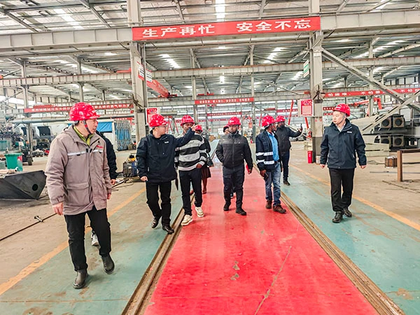 The delegation walking through the large-scale asphalt plant assembly line at the Xuchang production base