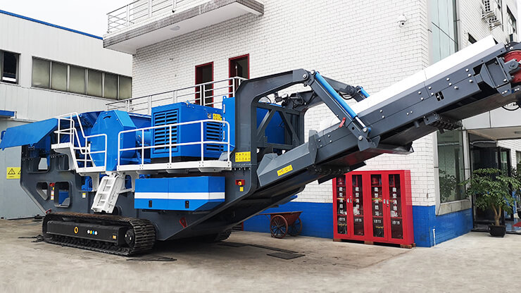 High-performance crawler mobile jaw crusher operating in a quarry site