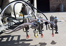 Automatic paint stirring system for equal stirring and durable road marking lines