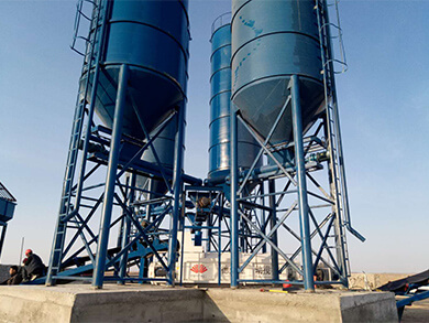 Heavy duty vibration mixing concrete plant operating in Xinjiang