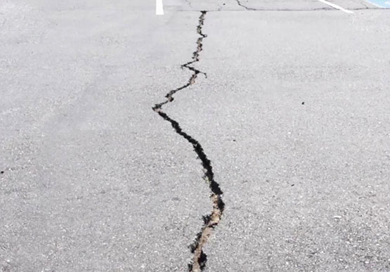 road crack sealing