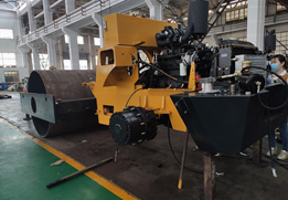 Turnable driver's cabin design for easy maintenance of vibratory roller
