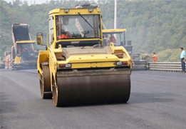Intelligent engine power control system for fuel saving on double drum roller