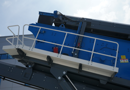 Maintenance platform on mobile impact crusher plant