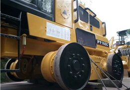 NO-SPIN differential and auto locking function on motor grader