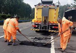 Integrated pothole repair equipment with precise material feeding and optional hydraulic tools
