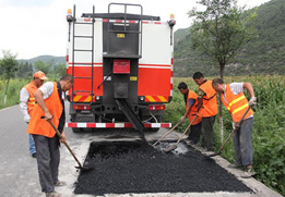 Integrated pothole repair equipment with precise material feeding and optional hydraulic tools