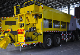 Reliable slurry seal truck using HOWO chassis with low oil consumption and strong driving force