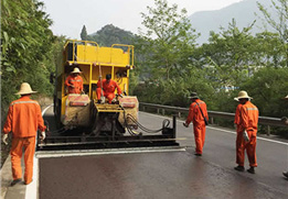 Slurry seal equipment with high and low gear systems for both driving and stable construction