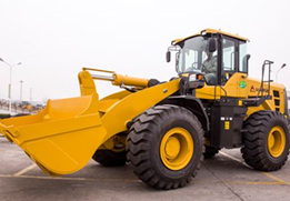 Wear-resistant steel bucket and dust-proof hinge joints