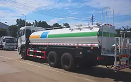 Sichuan customer orders sprinkler trucks in bulk